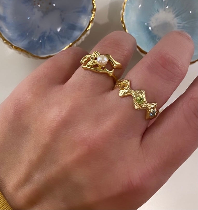 Fairytale ring i sølv med ferskvandsperle og hvid topas
