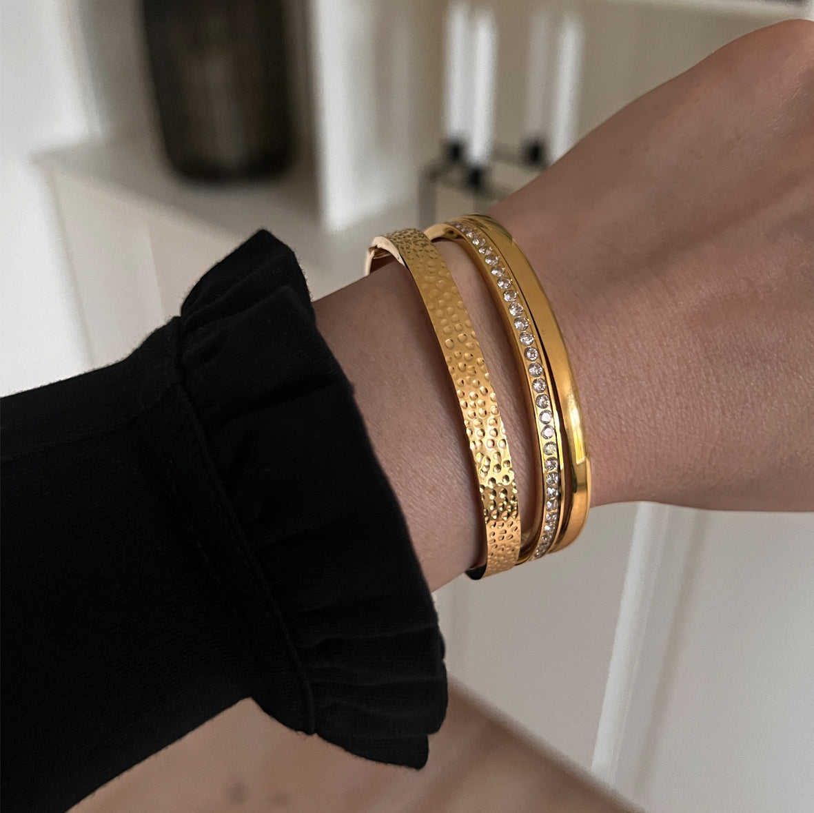 Lolly armring med rustik hamret look