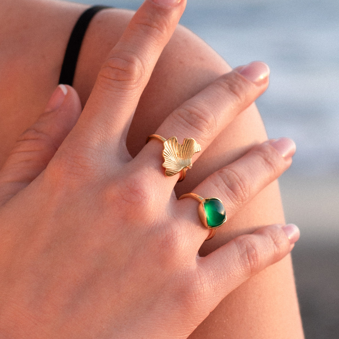 Divine ring i sølv med blad og zirkonia
