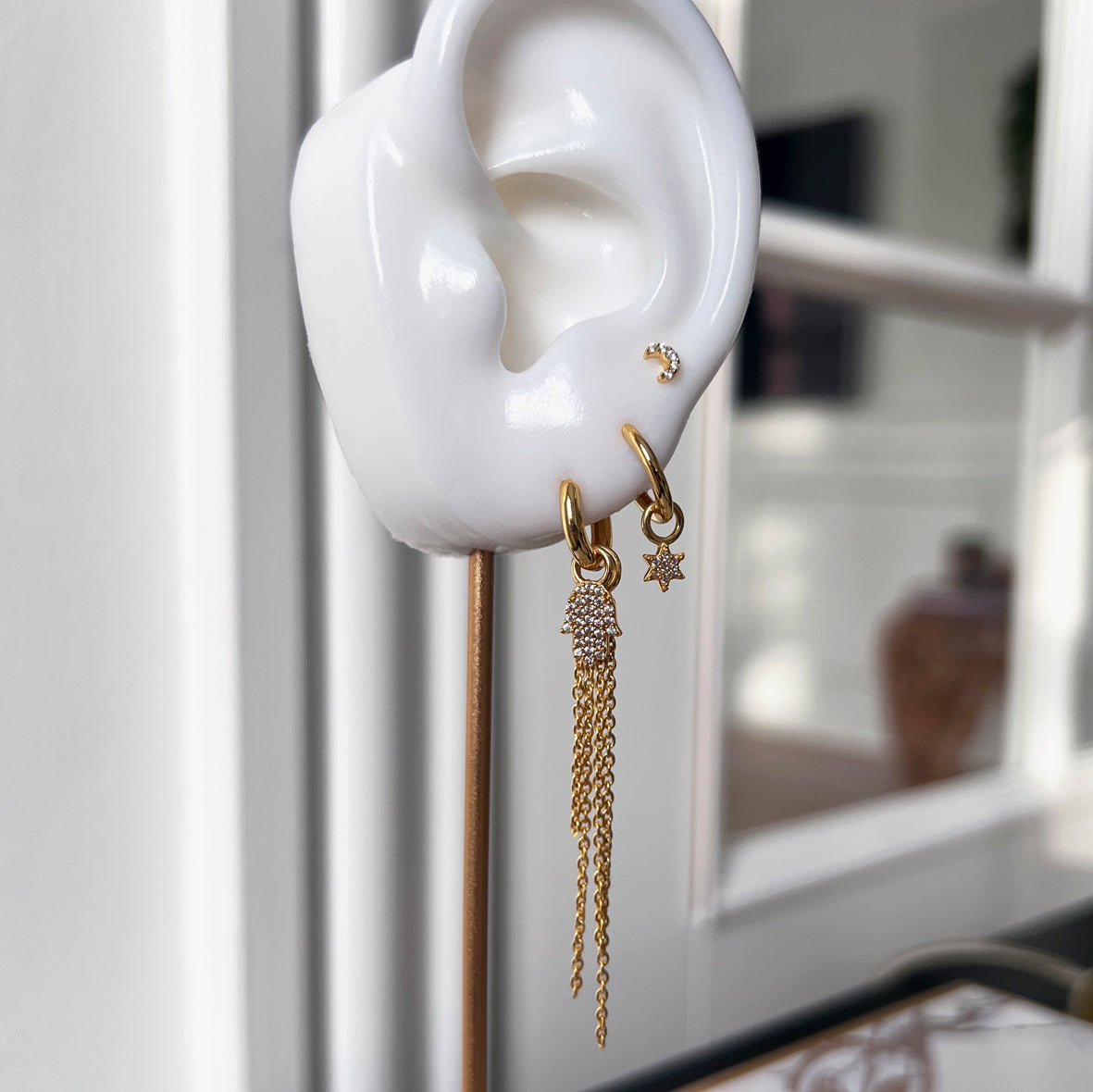 Individual Hamsa charm i 18 karat guldbelagt sølv med zirkonia