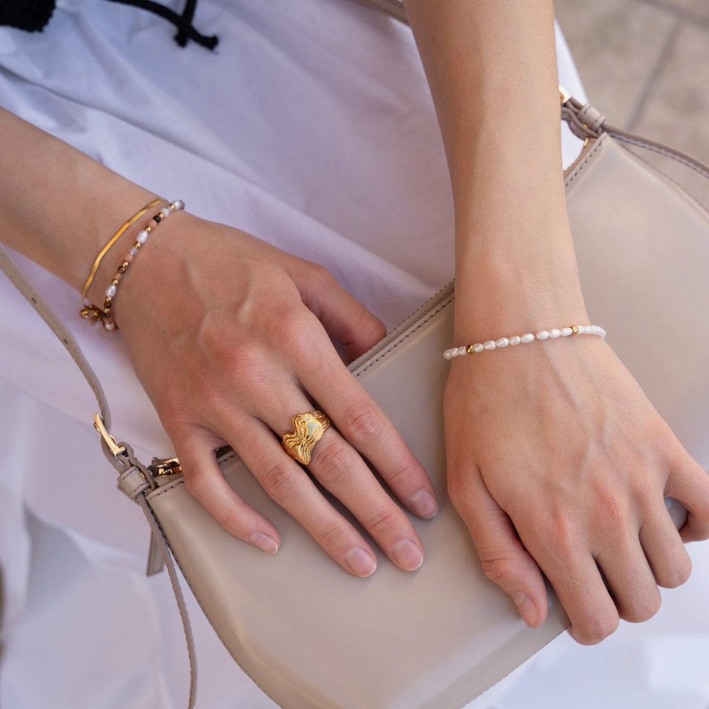 Abigail essence armbånd med ferskvandsperler