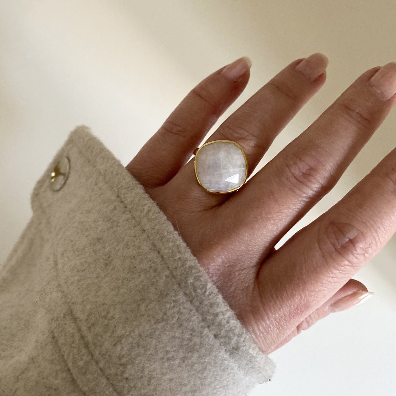 Rainbow ring i sølv med regnbue månesten