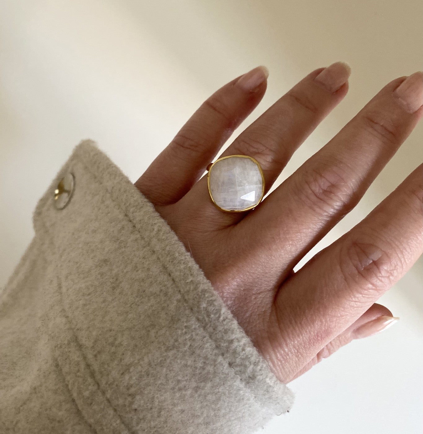 Rainbow ring i sølv med regnbue månesten