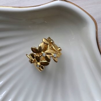 Forest ring i 18 karat gullbelagt sølv med små blader og hvite topas edelstener