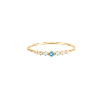 Fine ring i 14 karat gull med blå og hvite topaser
